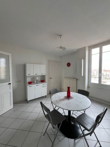 Location Appartement 1 pièce 44m² - Photo 3