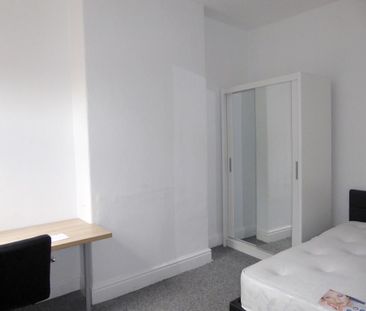 4 bedroom terraced house to rent - Photo 6