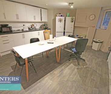 1 bedroom Flat To Let - Photo 2