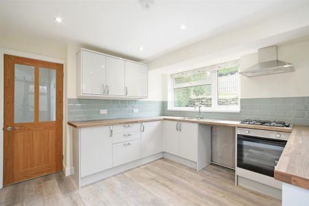 3 bedroom semi-detached house to rent - Photo 5