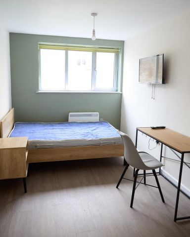 5 bedroom flat to rent - Photo 2