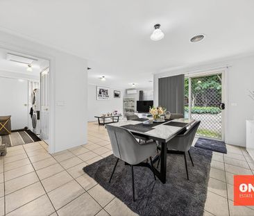 Well Appointed Home Close to Freeways, Shops & Transport - Photo 4