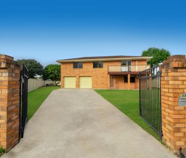 Large Family House In Blue Chip Location - Photo 2