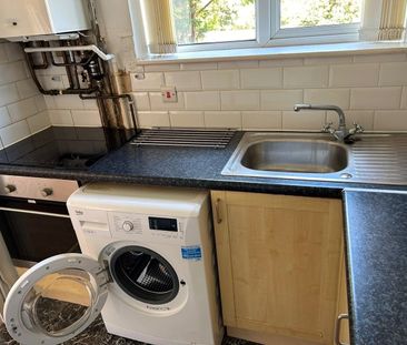 2 Bed Maisonette, Lyme Farm Road, SE12 - Photo 4