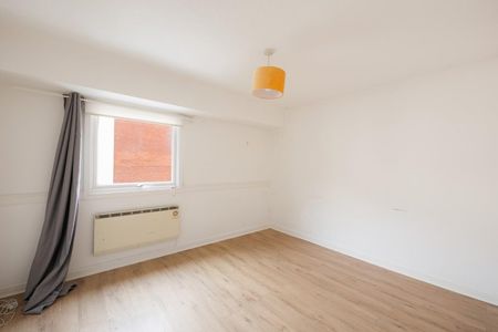 2 Bed Flat - Photo 2
