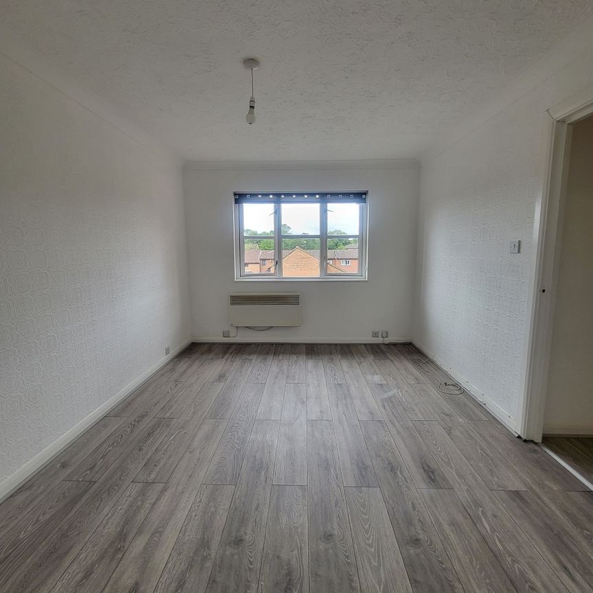 Newcourt, Uxbridge, UB8 - Photo 1