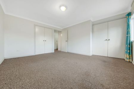 :: 6 MONTH LEASE :: MODERN UNFURNISHED TWO BEDROOM UNIT IN GREAT LOCATION - Photo 4