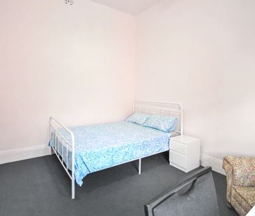 5-bedroom shared house, Philip St - Photo 2