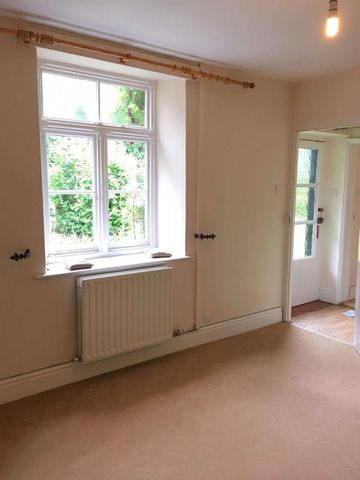 Semi-detached cottage in rural location. - Photo 2