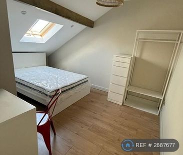 1 bedroom in a flat share to rent - Photo 2
