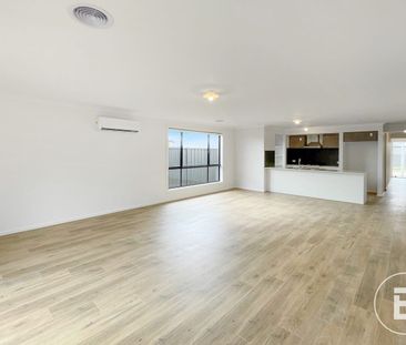 MODERN FOUR BEDROOM HOME IN DESIRED SUBURB - Photo 1