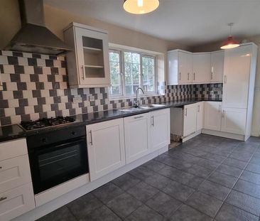 3 bedroom detached house to rent - Photo 4