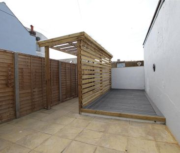 Property to rent - Photo 3