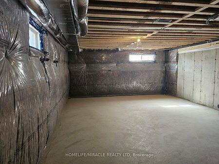 For Lease - 2074 Coppenwood Common, Burlington, Ontario - Photo 4