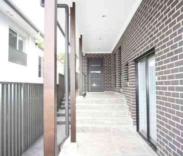 Water including in Rent! Nearly New Granny - Photo 3