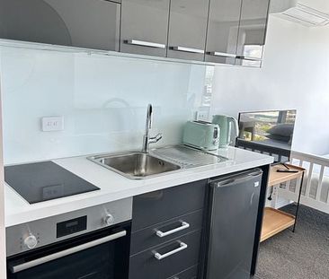 Fully Furnished Secure Studio Apartment - Photo 3