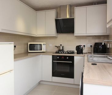 2 bedroom end of terrace house to rent - Photo 6