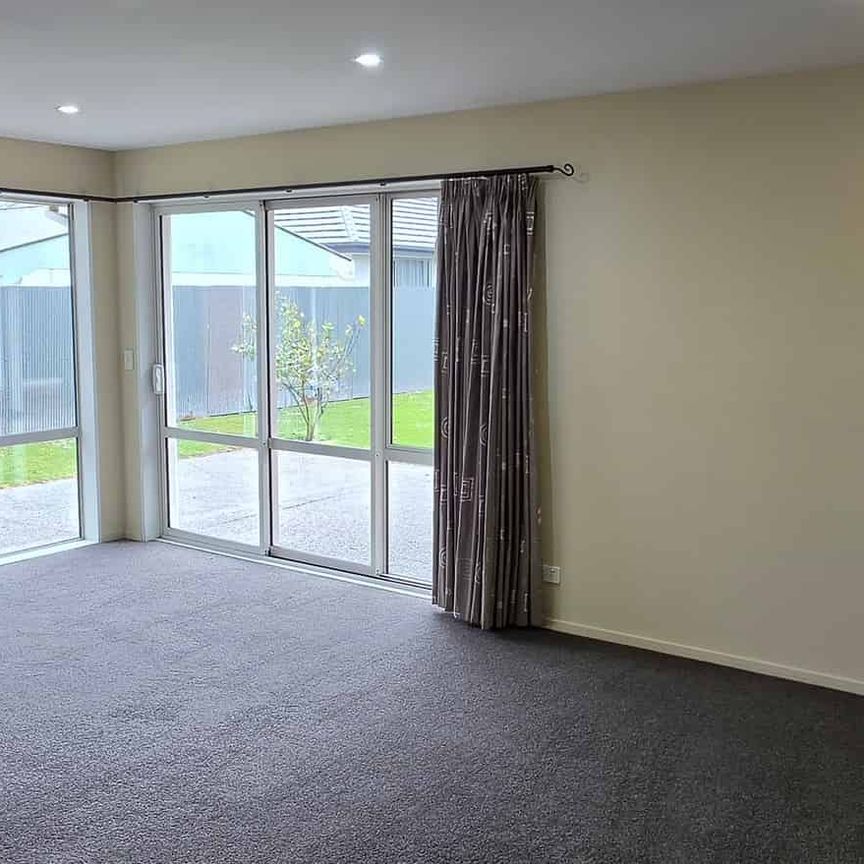 Fully Fenced Four Bedroom Home - Photo 1