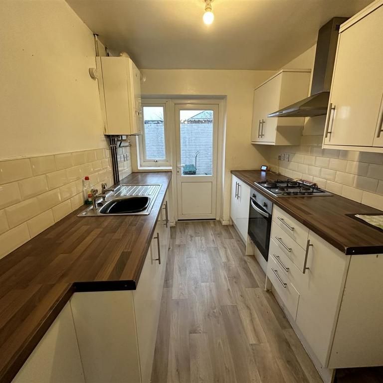 3 bedroom terraced house to rent - Photo 1