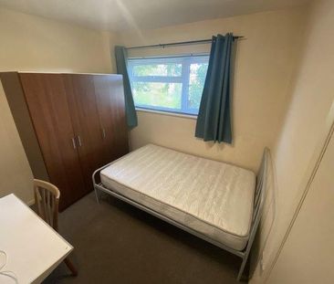 4 bedroom flat to rent - Photo 5