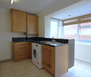 2 bedroom semi-detached bungalow to rent - Photo 4