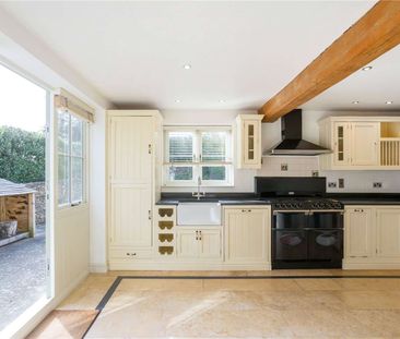 Charming three bedroom cottage in the desirable village of Winson. - Photo 5
