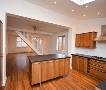 2 bed House - End Terrace for Rent - Photo 2