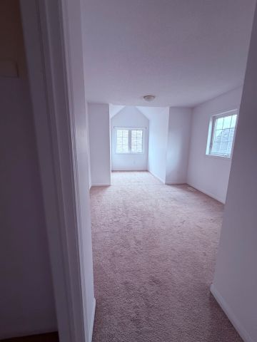 For Lease - 21 VILLAGE GATE Drive, Wasaga Beach, Ontario - Photo 3