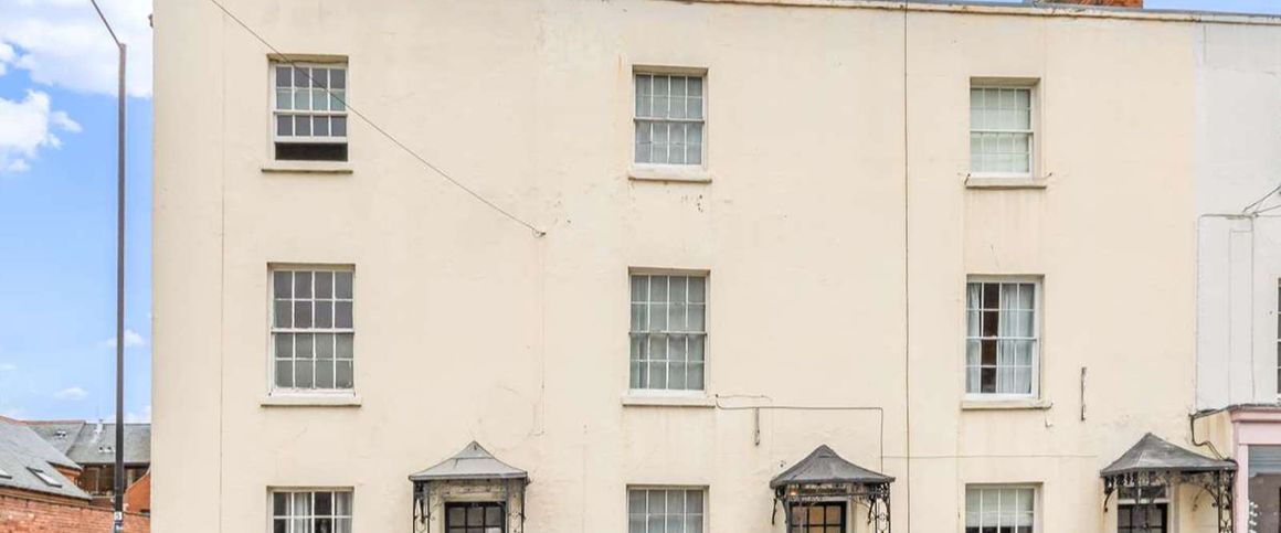 Chandos Street Room 3 - Photo 1