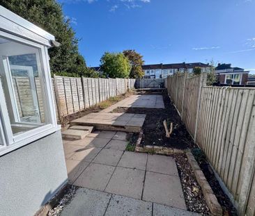 3 bedroom terraced house to rent - Photo 2