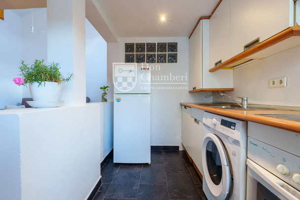 Bright Penthouse with Private Terrace in Malasaña - Photo 1