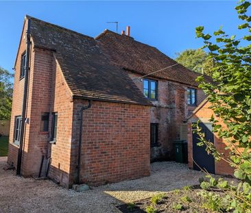 Newly refurbished 3 bed character cottage in sought after Wash Common. - Photo 1