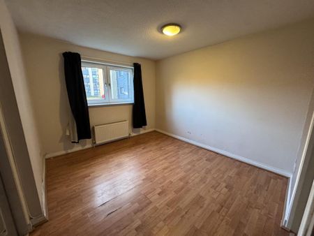 2 bedroom ground floor flat to rent - Photo 4