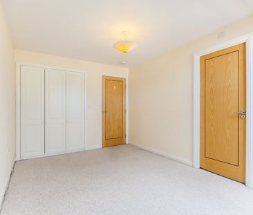 Fieldfare Close, Bicester - Photo 3