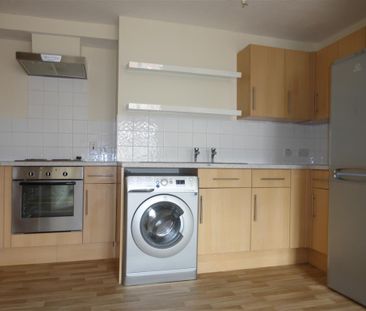 2 bedroom flat to rent - Photo 3