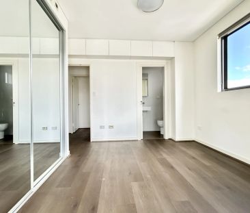 Ultra-modern two-bedroom apartment in central Burwood location - Photo 2