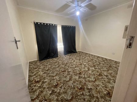 Two-bedroom unit situated just minutes from Dean Street. - Photo 4