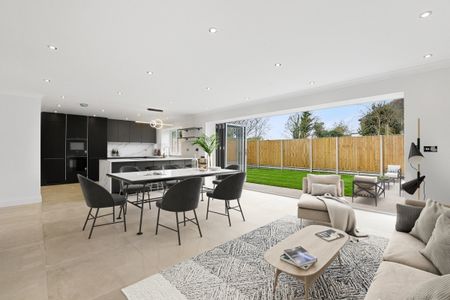 5 bedroom detached house to rent - Photo 2