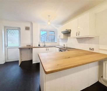 3 bedroom semi-detached house to rent - Photo 6