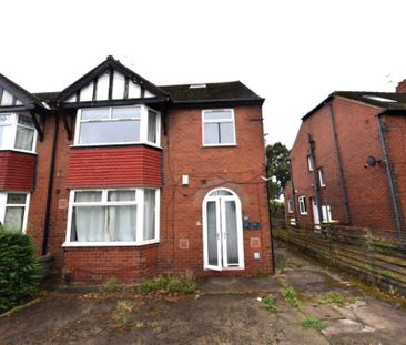 3 bedroom Flat in St Annes Road, Leeds - Photo 2