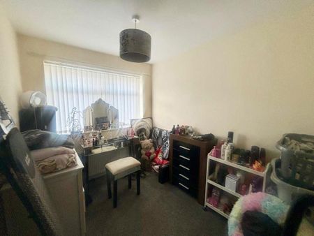 3 bedroom semi-detached bungalow to rent - Photo 3