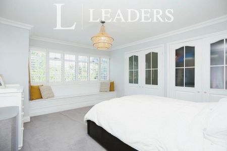 4 bedroom semi-detached house to rent - Photo 3