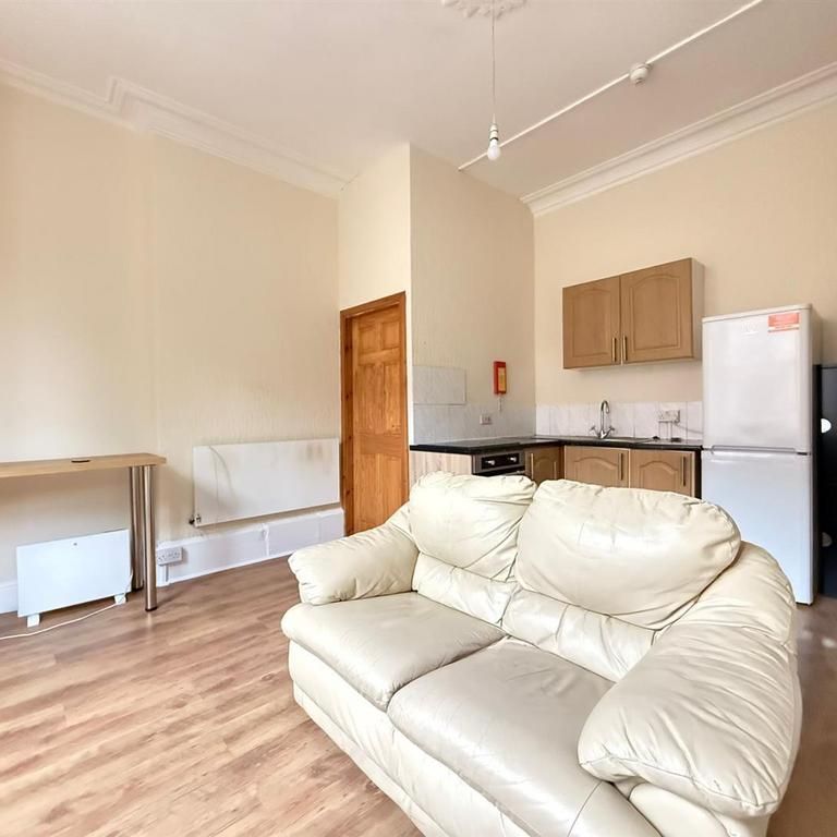 Studio to rent - Photo 1