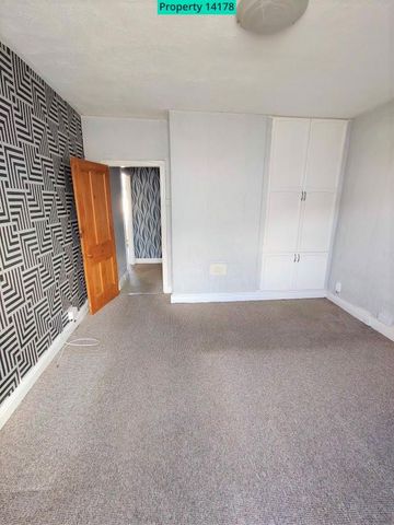 4 bedroom terraced house to rent - Photo 3