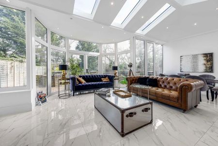 5 bedroom detached house to rent - Photo 3