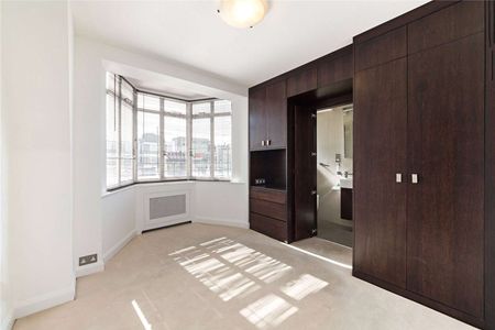 Top floor apartment in an attractive portered mansion block in Marylebone. - Photo 2