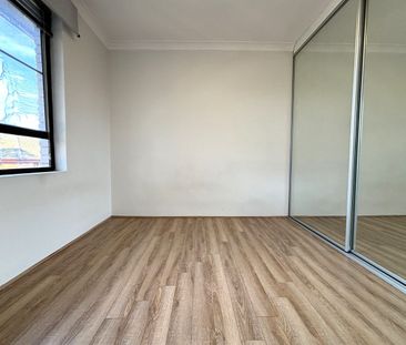Light filled 3 bedroom - Photo 4