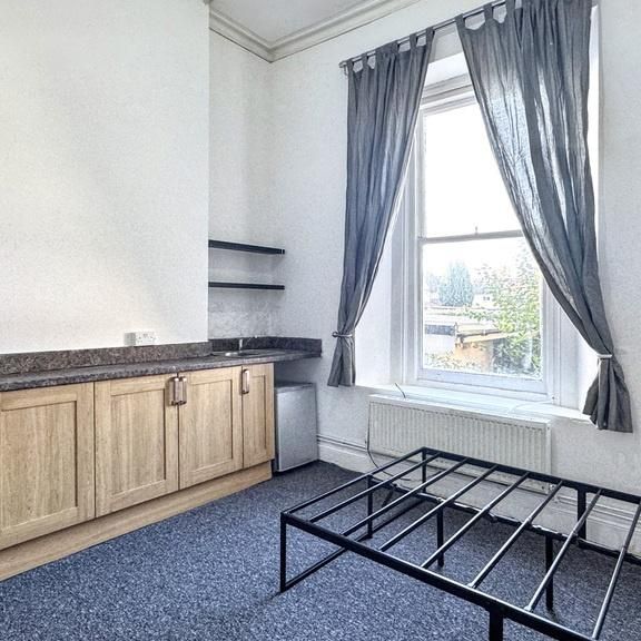 Studio to rent - Photo 1