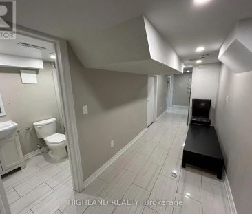 879 LANSDOWNE AVENUE - Photo 1