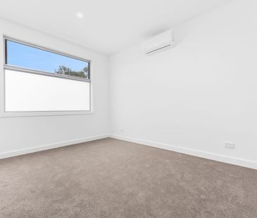 CHARMING ON CLEELAND STREET - Photo 4